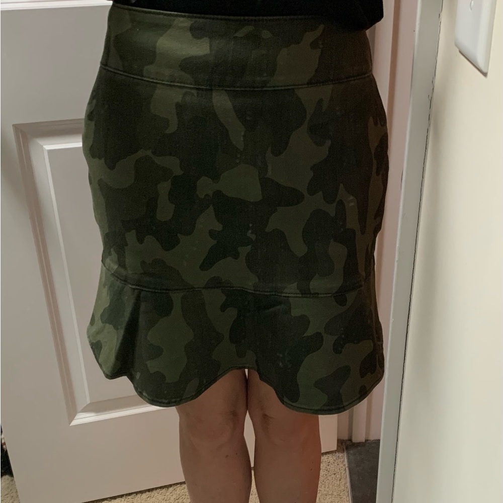 White House Black Market Camo Print Flounce Skirt Sz 0 Brand New With Tags 🆕❤️